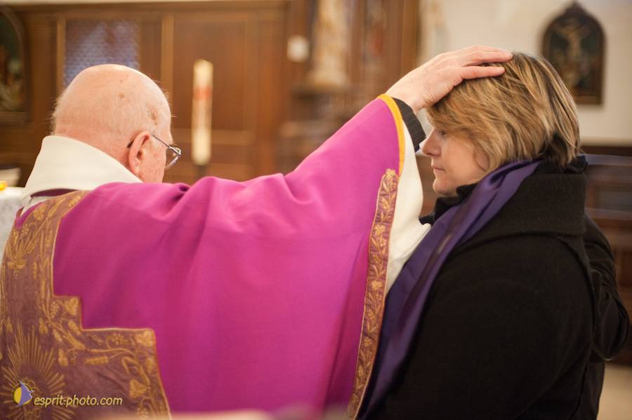 Nom de l'image : D30096581a_(c)Norbert-JUNG — Description :  Catéchumène à l'église de la Ferté Vidame - 3e étape